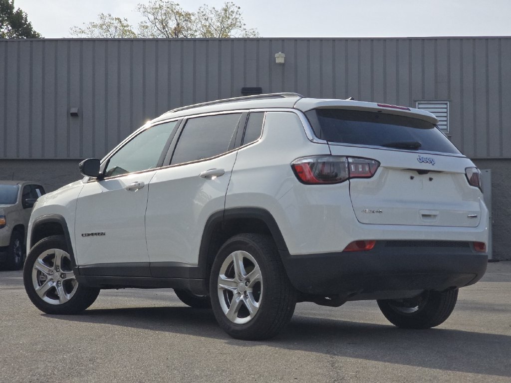 Used 2023 Jeep Compass Latitude w/ Convenience Group AWD/4WD image 11