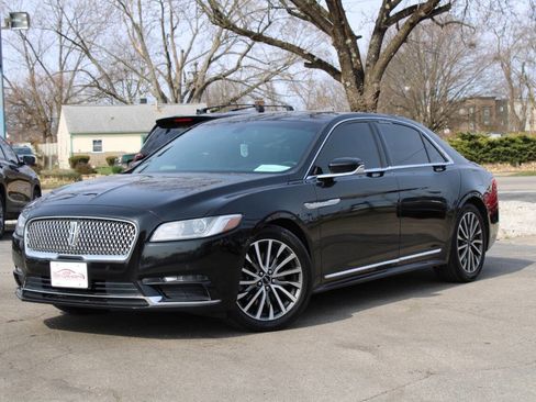 Used 2017 Lincoln Continental Select image 2