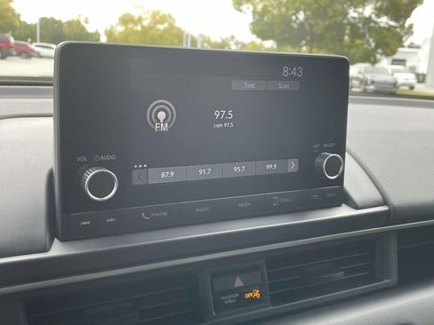 Used 2025 Honda Pilot Sport image 24