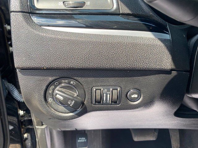 Used 2023 Chrysler 300 S w/ Comfort Group RWD image 9