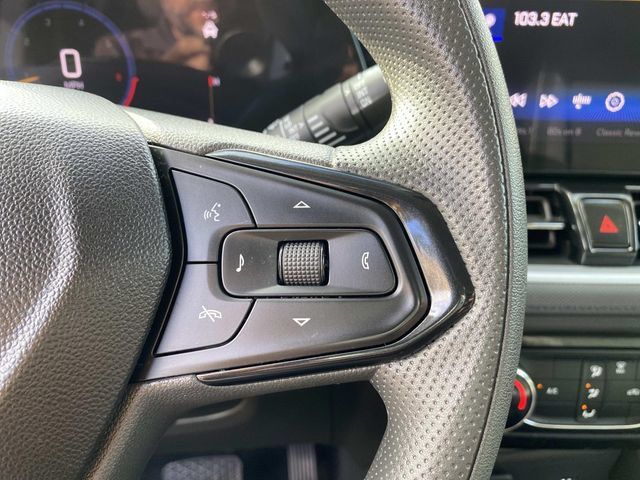Used 2025 Chevrolet TrailBlazer LT AWD/4WD image 13