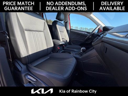 Used 2023 Volkswagen Tiguan SE w/ Panoramic Sunroof Package image 23