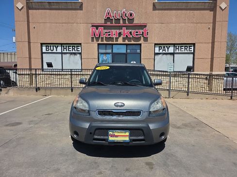 Used 2011 Kia Soul + w/ Audio Pkg FWD image 2