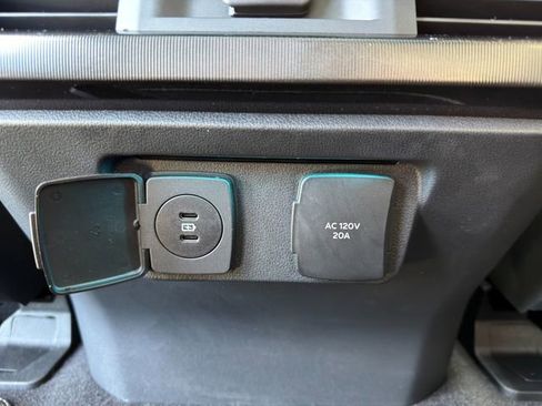 Used 2024 Ford F150 Lightning Platinum image 25