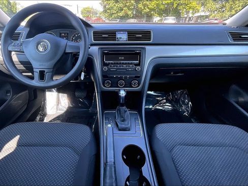 Used 2013 Volkswagen Passat 2.5 S FWD image 16