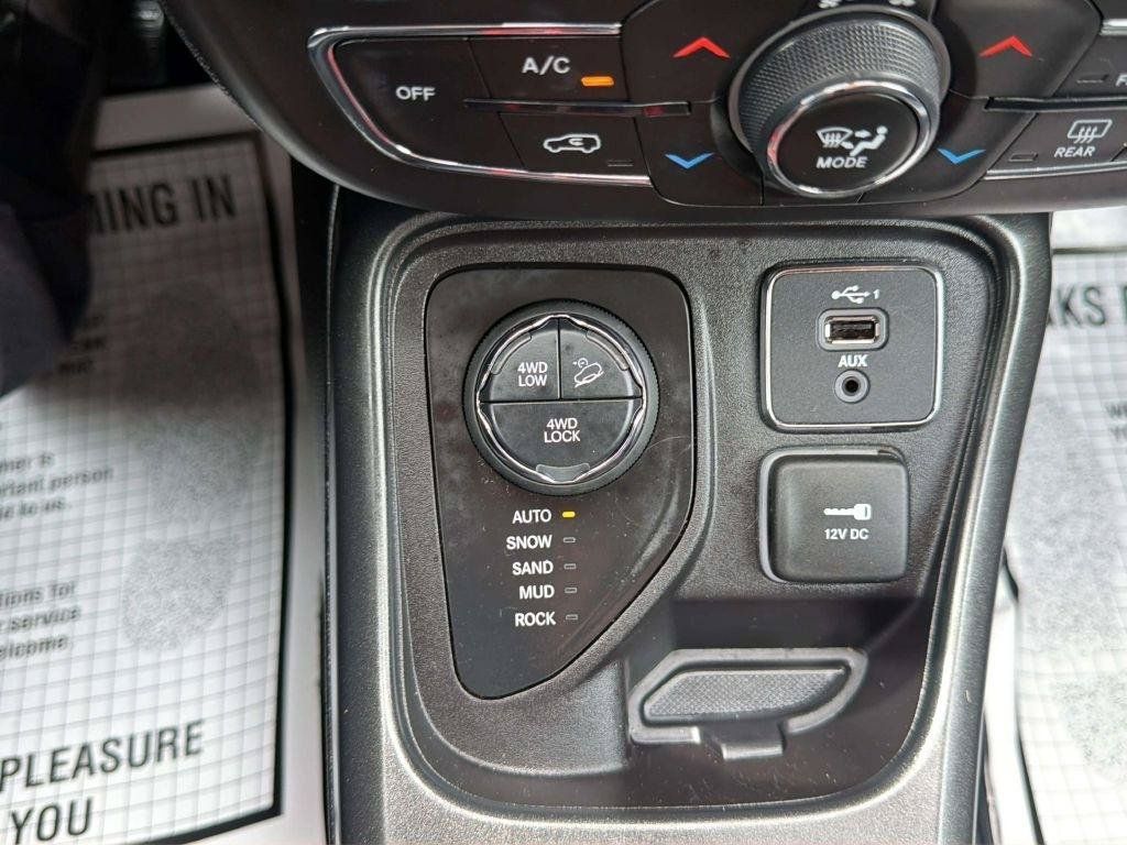 Used 2020 Jeep Compass Trailhawk w/ Cold Weather Group AWD/4WD image 24