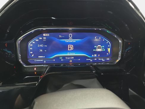 Used 2025 Chevrolet Silverado 1500 LT Trail Boss w/ Convenience Package II AWD/4WD image 19