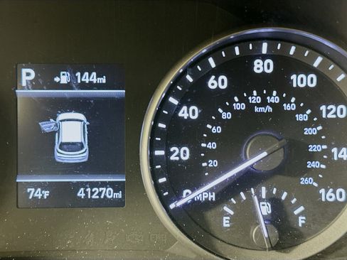 Used 2019 Hyundai Elantra GT image 18