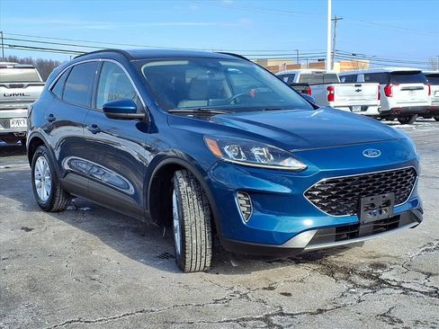 Used 2020 Ford Escape SE image 25
