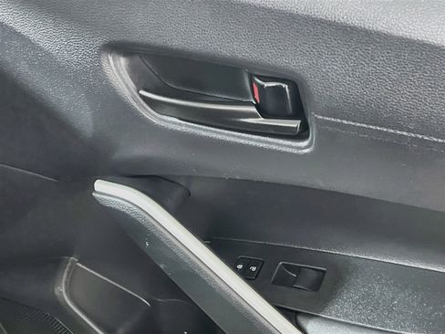 Used 2026 Toyota Corolla Cross LE FWD image 32