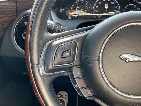 Used 2018 Jaguar XJ R-Sport RWD image 13