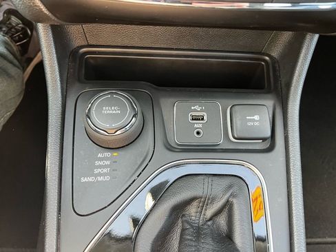 Used 2022 Jeep Cherokee Limited image 34