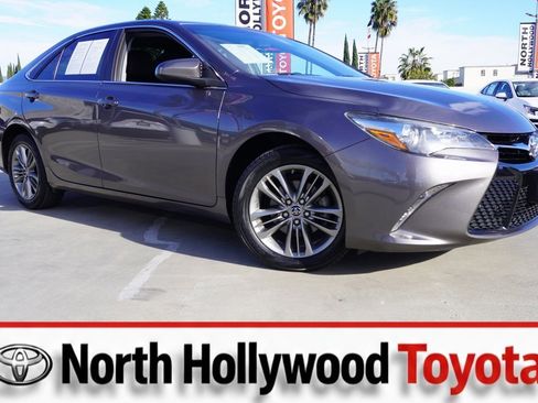 Used 2016 Toyota Camry SE image 1