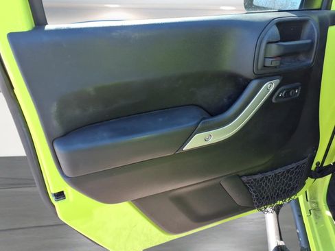 Used 2016 Jeep Wrangler Unlimited Rubicon w/ Connectivity Group image 21