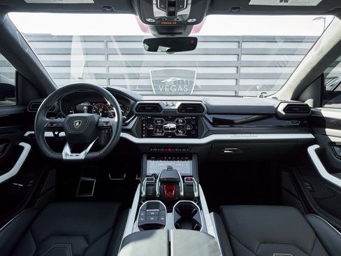 Used 2025 Lamborghini Urus SE image 49