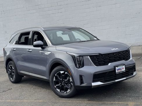 New 2025 Kia Sorento S image 2