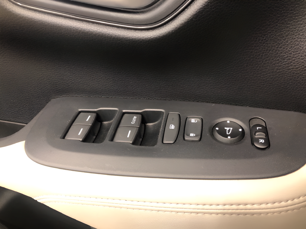 Used 2025 Honda HR-V LX image 23
