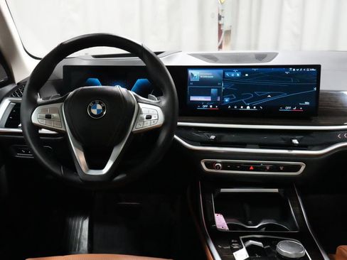 Used 2024 BMW X7 xDrive40i w/ Premium Package AWD/4WD image 3