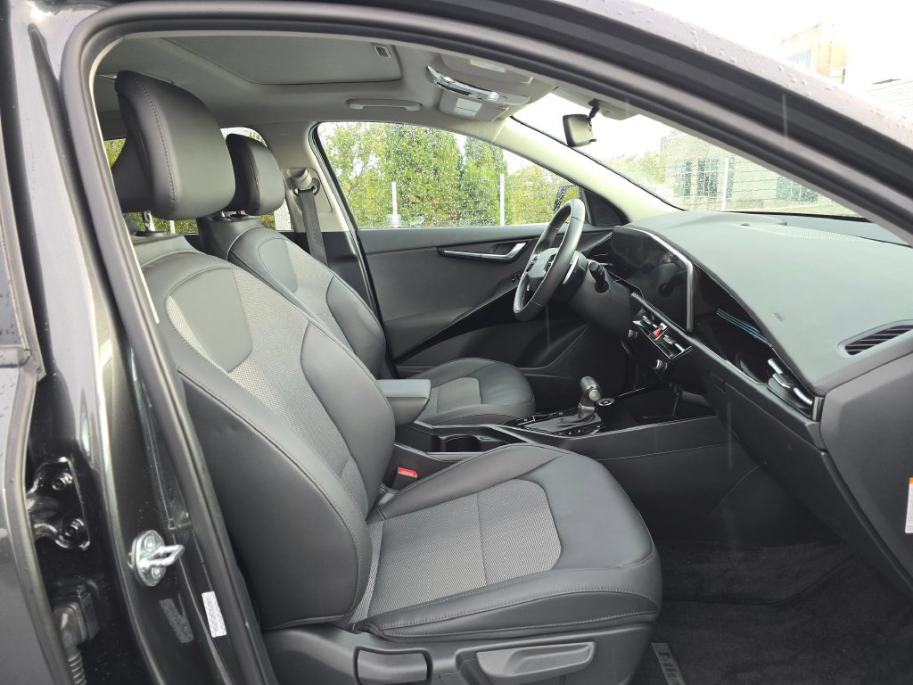 Certified 2024 Kia Niro EX Touring FWD image 11