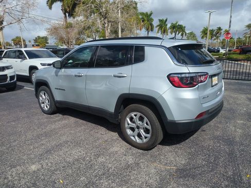 Used 2025 Jeep Compass Latitude image 8