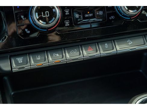 New 2026 GMC Sierra 2500 AT4 w/ AT4 Premium Plus Package AWD/4WD image 29