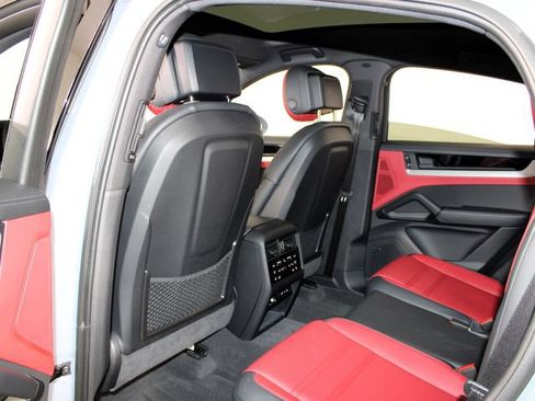 Certified 2026 Porsche Cayenne S AWD/4WD image 22