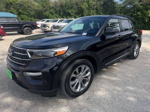 Used 2021 Ford Explorer XLT w/ Equipment Group 202A RWD image 4