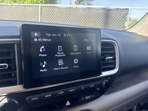 Used 2025 Hyundai Venue SEL FWD image 24