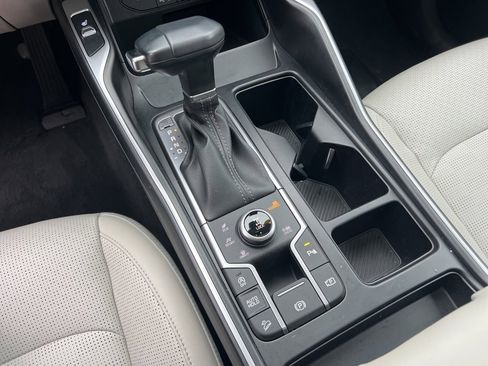 Certified 2025 Kia Sorento S w/ Panoramic Sunroof Package image 18