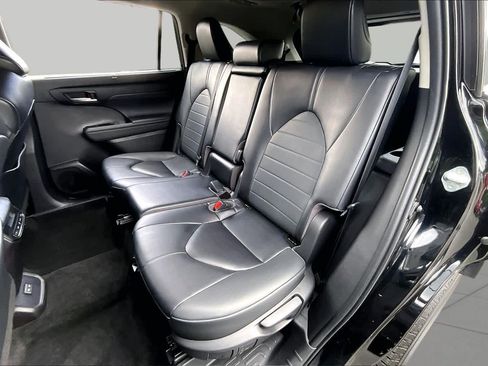 Used 2023 Toyota Highlander XLE AWD/4WD image 20