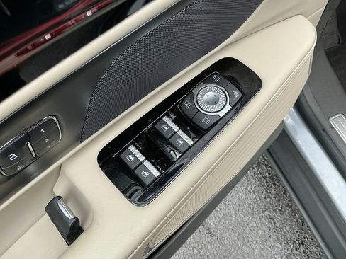 Certified 2025 Lincoln Nautilus Premier image 16