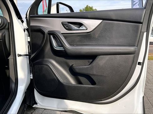 Used 2025 Chevrolet Blazer LT image 27