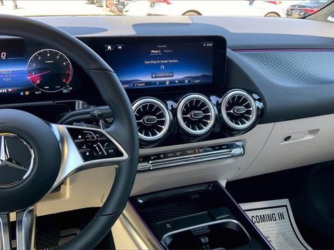 Used 2025 Mercedes-Benz GLA 250 4MATIC image 5