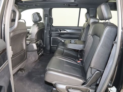 Used 2023 Jeep Wagoneer 4WD w/ Premium Group I image 53