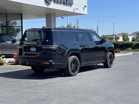 New 2026 Jeep Grand Wagoneer L Limited AWD/4WD image 10