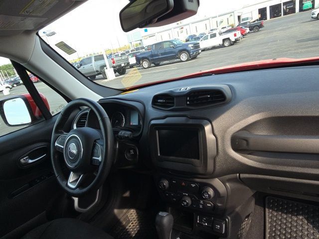 Used 2020 Jeep Renegade Latitude w/ Cold Weather Group FWD image 13