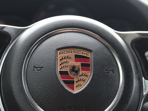 Used 2018 Porsche Macan Sport Edition AWD/4WD image 25