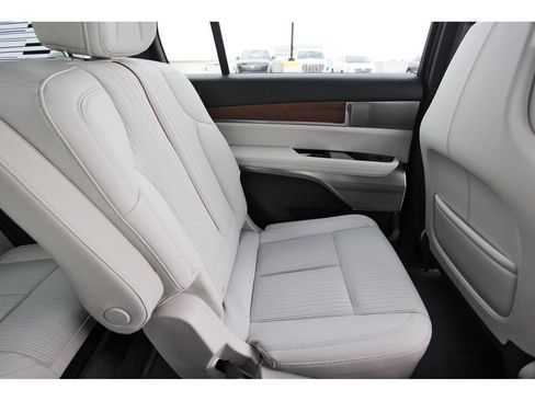 New 2026 Cadillac Vistiq Sport image 11