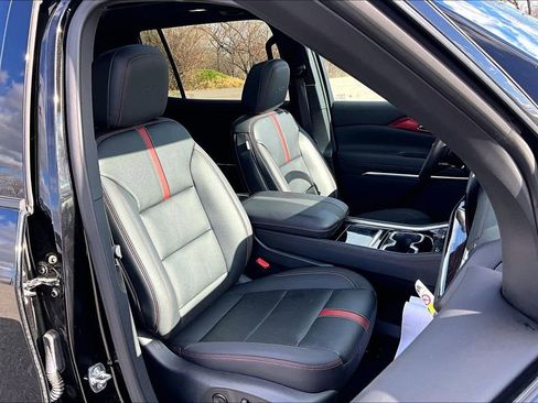 Used 2024 Chevrolet Traverse RS w/ LPO, Floor Liner Package AWD/4WD image 9
