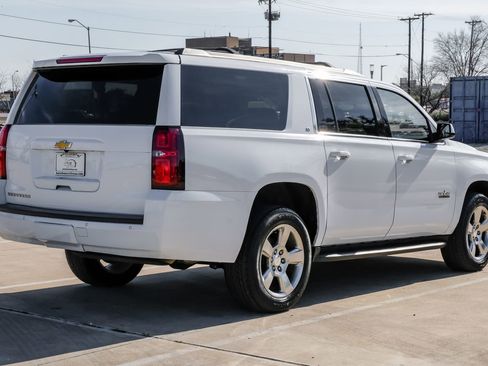 Used 2020 Chevrolet Suburban LT image 9
