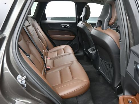 Used 2018 Volvo XC60 T5 Momentum w/ Vision Package AWD/4WD image 35