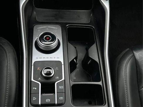 Used 2024 Kia Sorento EX AWD/4WD image 14