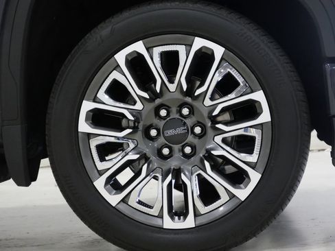 Used 2024 GMC Sierra 1500 Denali Ultimate AWD/4WD image 9