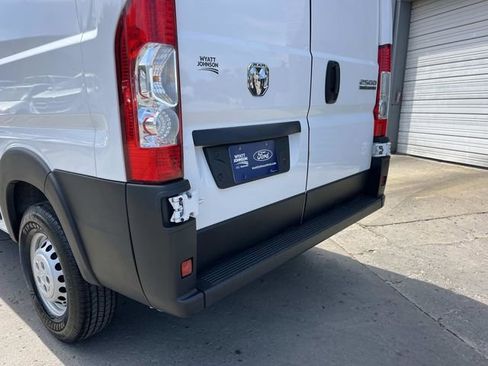 Used 2024 RAM ProMaster 2500 w/ Convenience Group FWD image 12
