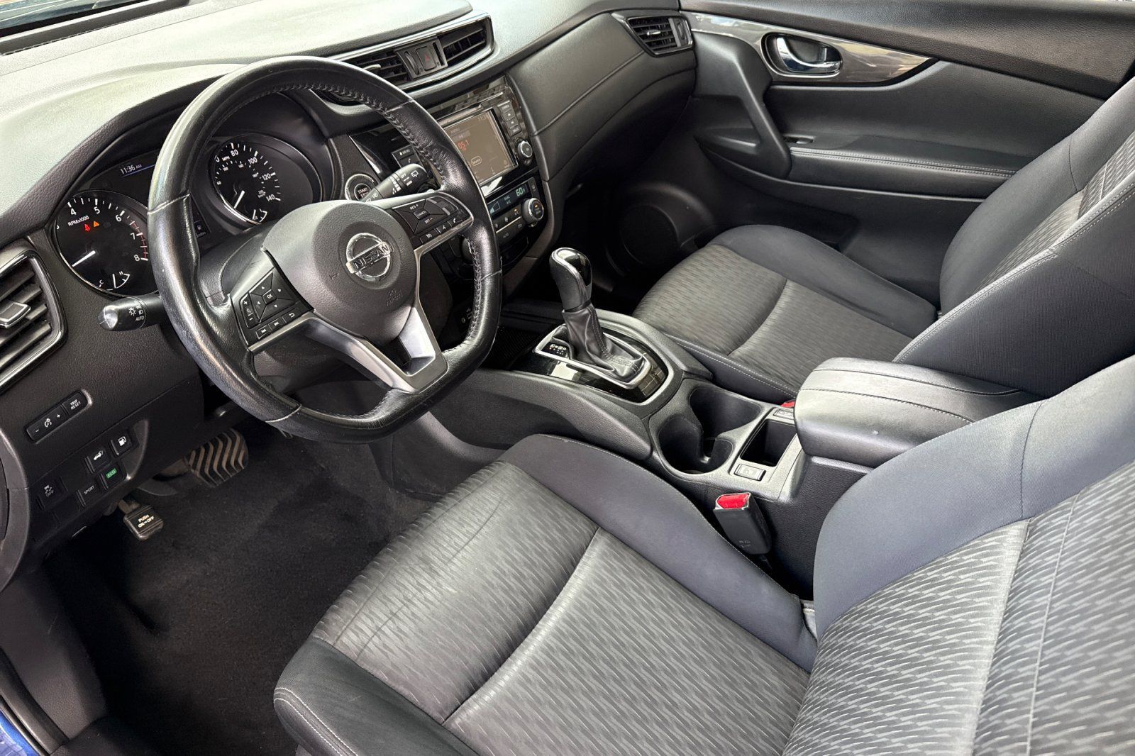Used 2018 Nissan Rogue SV FWD image 5