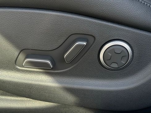 Used 2025 Genesis G80 2.5T image 26