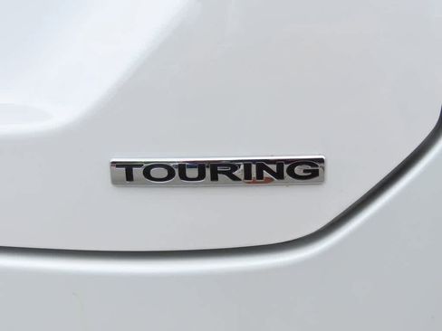 New 2025 Honda Pilot Touring image 7