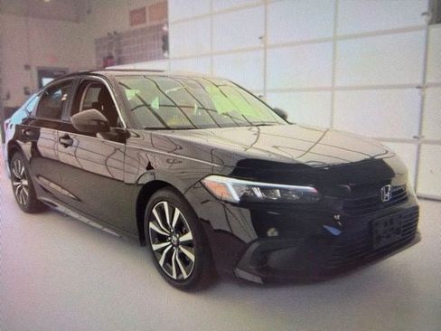 Used 2023 Honda Civic EX image 1