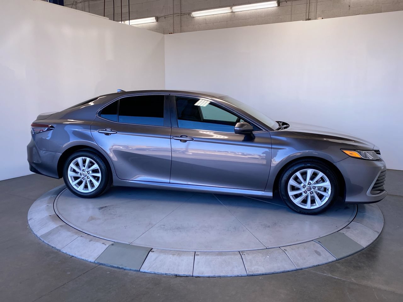 Used 2022 Toyota Camry LE FWD image 6