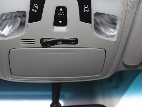 Used 2017 Toyota Sienna XLE Premium image 36